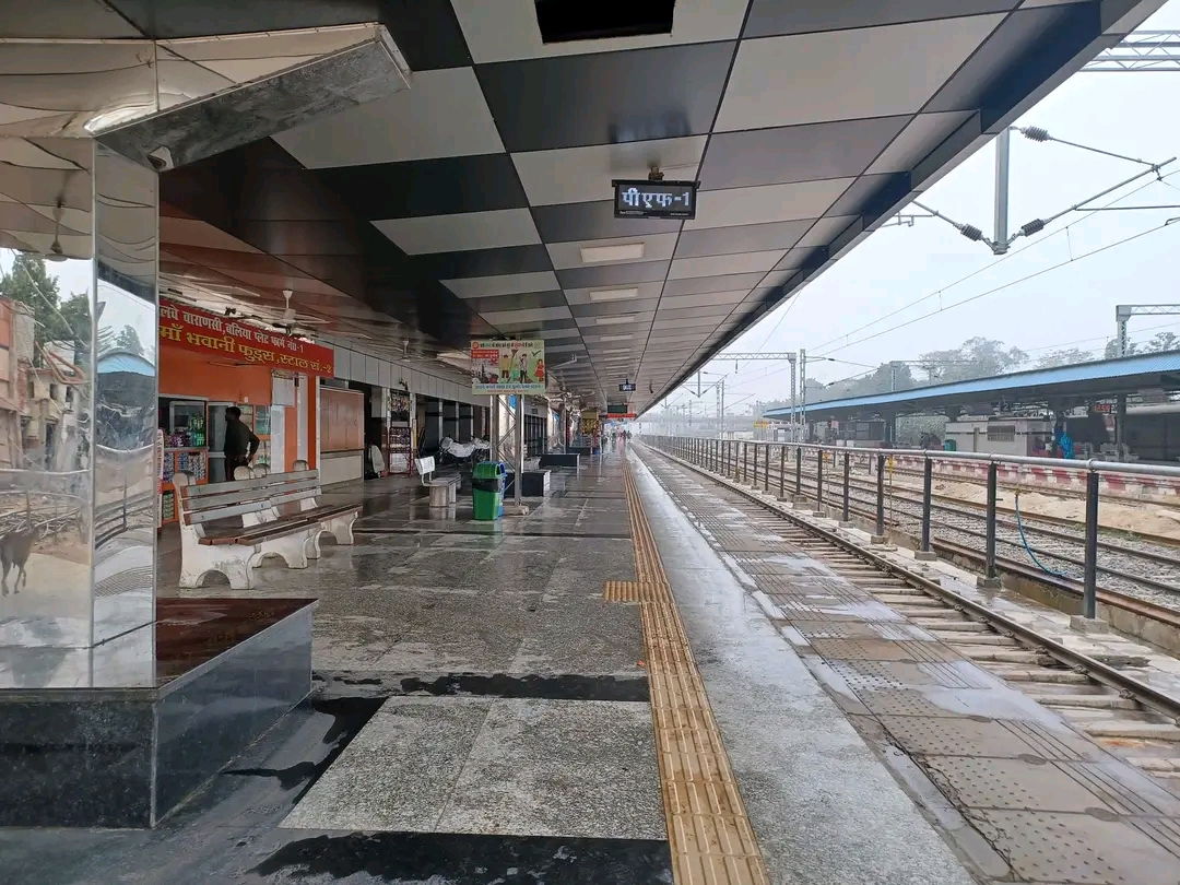 बलिया रेलवे स्टेशन पर अमृत भारत योजना के तहत हो रहे विकास कार्य